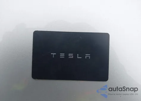 2021 Tesla Model Y Long Range Dual Motor All-Wheel Drive z USA, uszkodzony, nr VIN 5YJYGAEE5MF217169